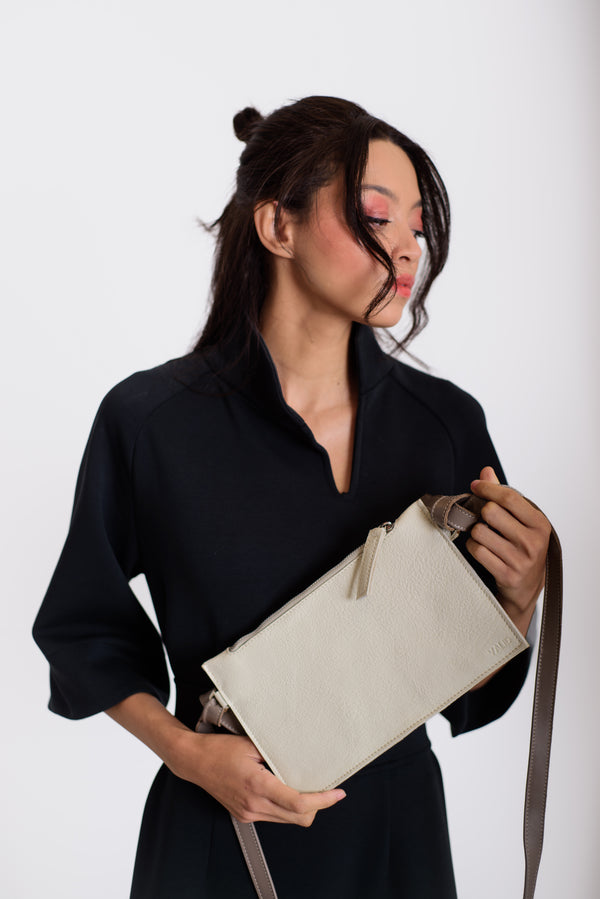 Bőr borítéktáska levehető pánttal