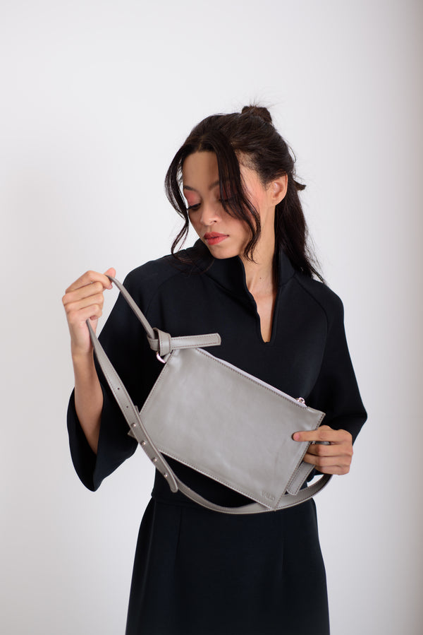 Bőr borítéktáska levehető pánttal