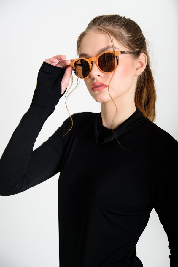 Garbós nyakú póló