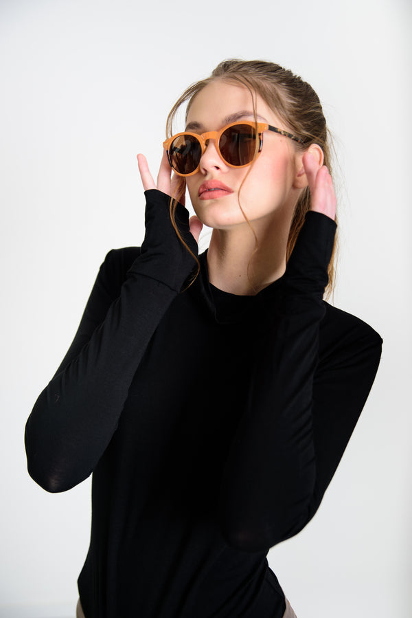 Garbós nyakú póló