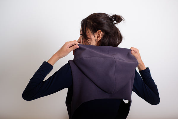 Kapucnis mellény kékes szürke