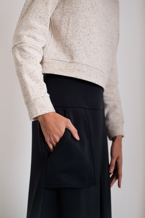 Pulcsi paneles könyökkel