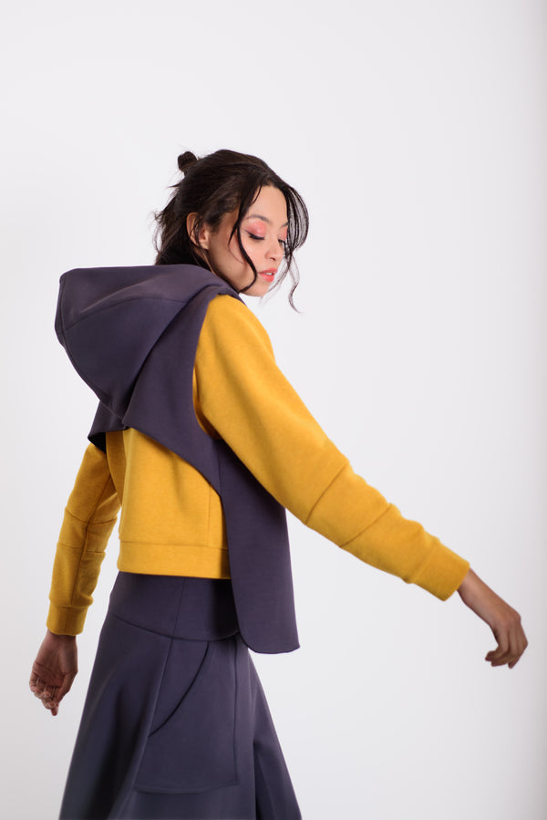 Pulcsi paneles könyökkel