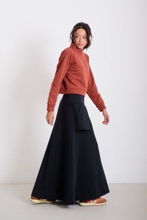 Pulcsi paneles könyökkel