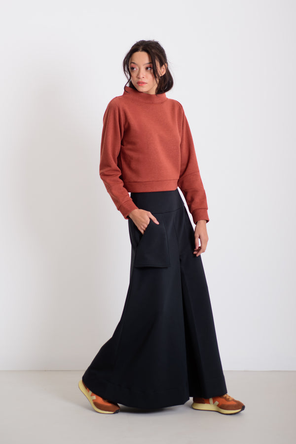 Pulcsi paneles könyökkel