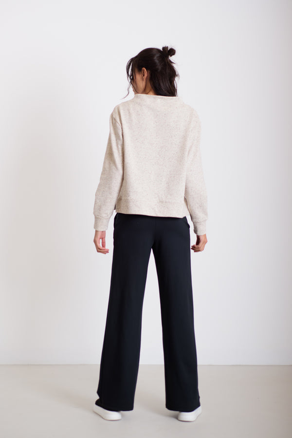 Visszahajtott nyakú pulcsi homok pöttyös