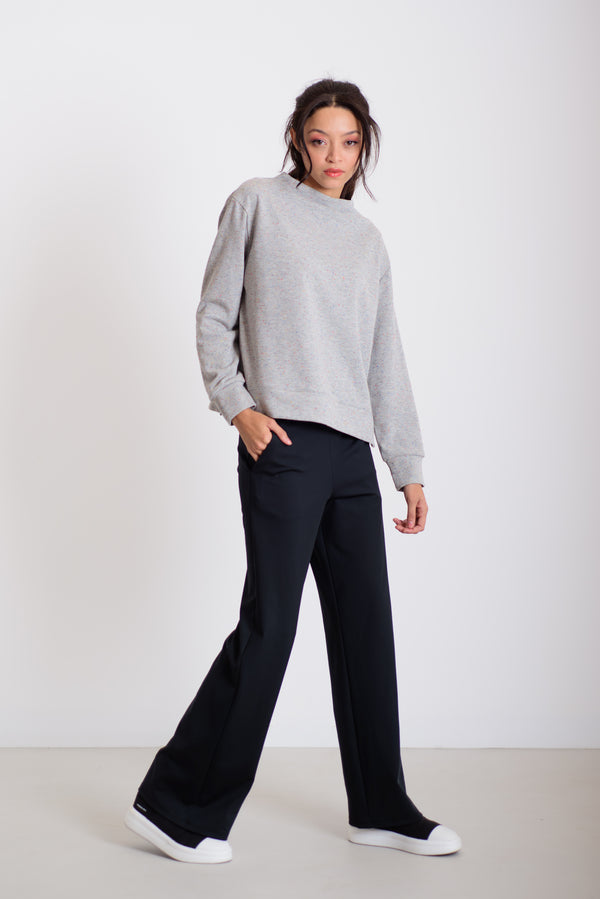 Visszahajtott nyakú pulcsi szürke pöttyös