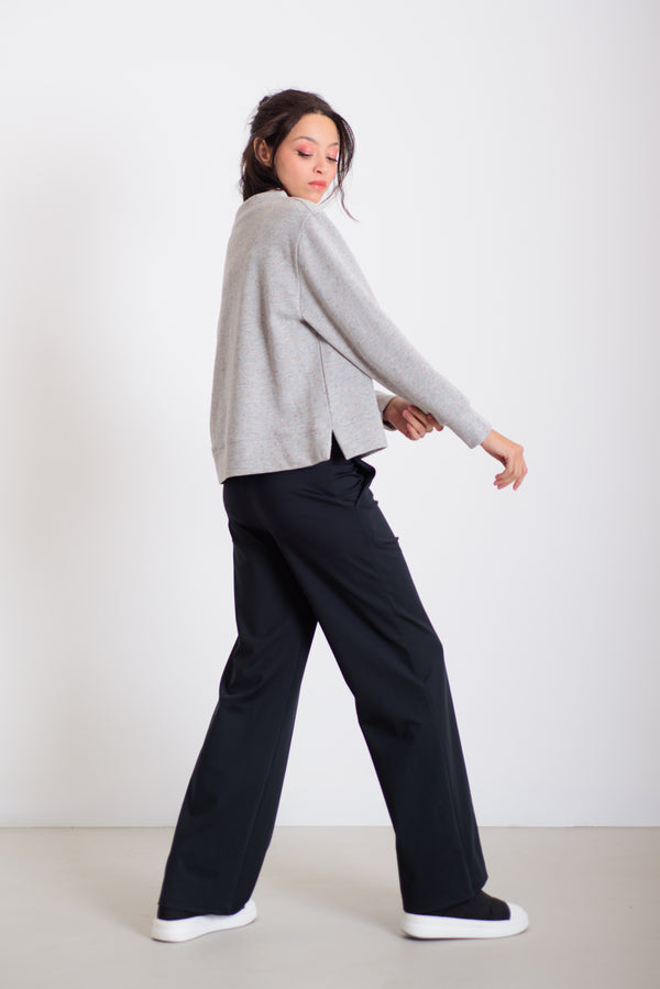 Visszahajtott nyakú pulcsi szürke pöttyös