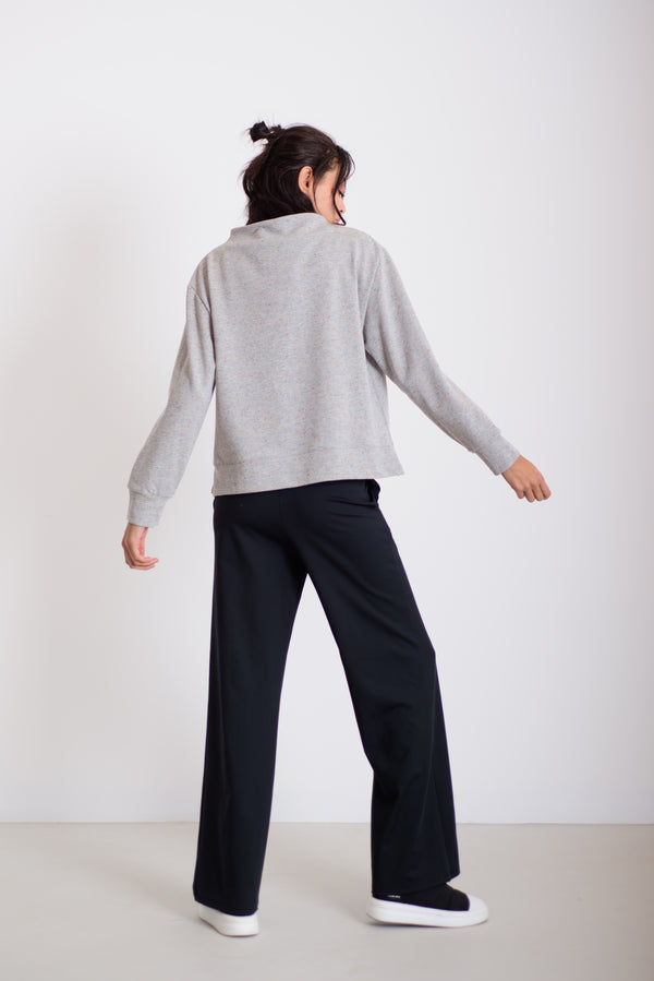 Visszahajtott nyakú pulcsi szürke pöttyös