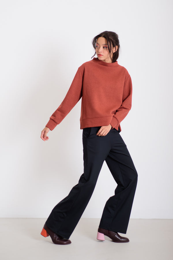 Visszahajtott nyakú pulcsi terrakotta